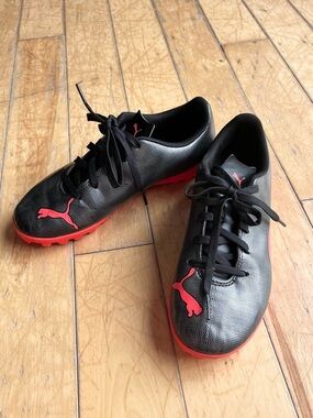 Puma Black & Red Youth Soccer Cleats Size 4